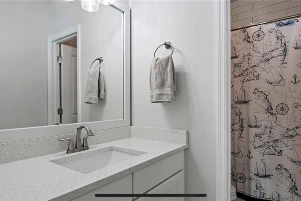 סיינט פיט ביץ' Luxurious Modern Townhouse Right Across Beach!! Table Tennis מראה חיצוני תמונה